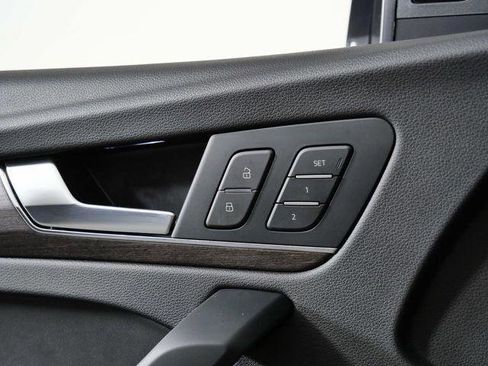 Used 2024 Audi Q5 e Premium Plus w/ Premium Plus Package image 27