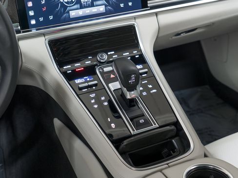 Certified 2022 Porsche Panamera Turbo S AWD/4WD image 28