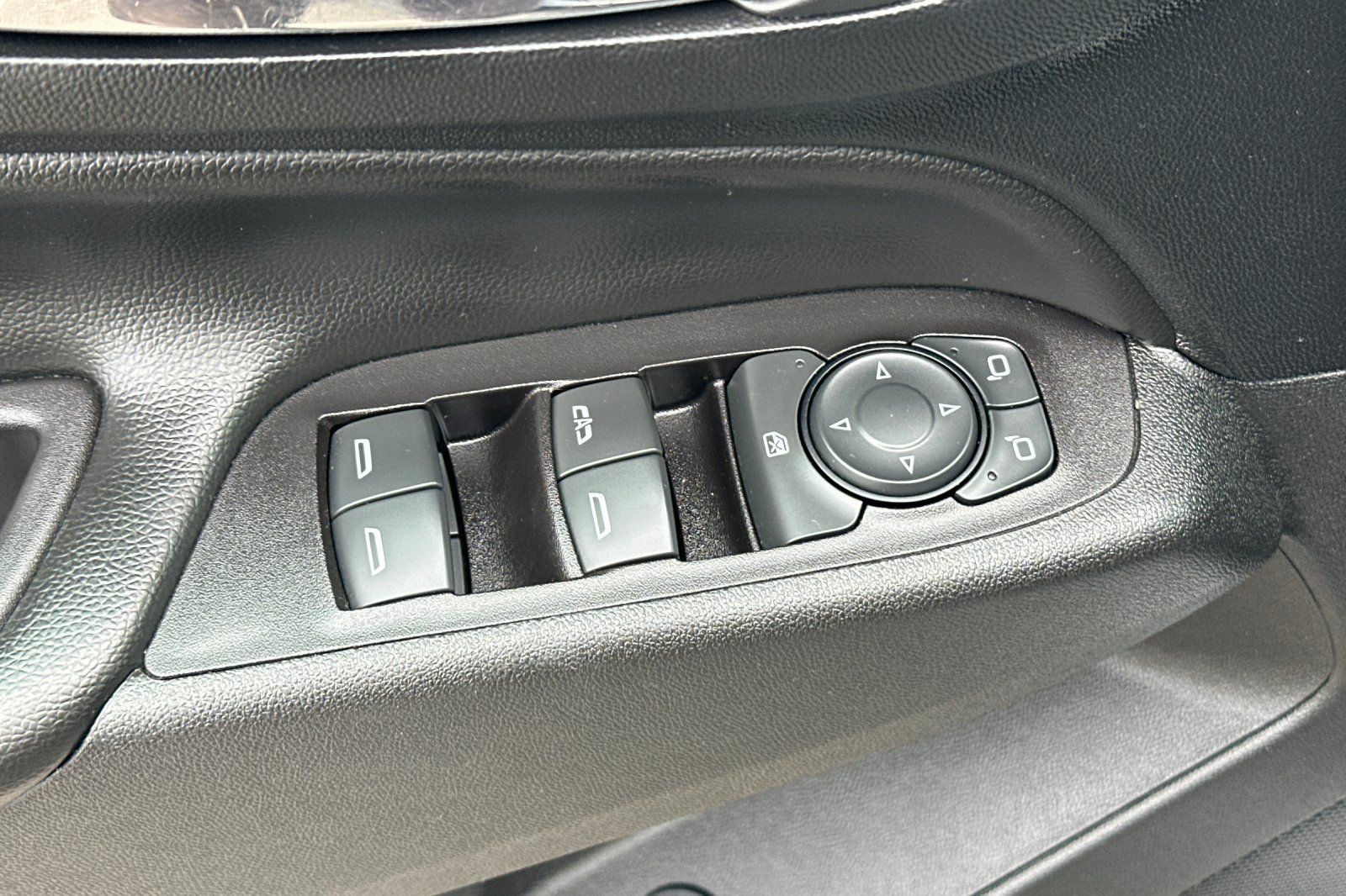 Used 2018 Chevrolet Equinox LT FWD image 12