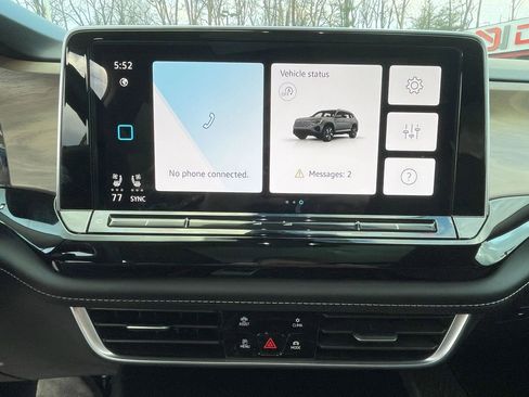 Used 2024 Volkswagen Atlas SE w/ Panoramic Sunroof Package image 12