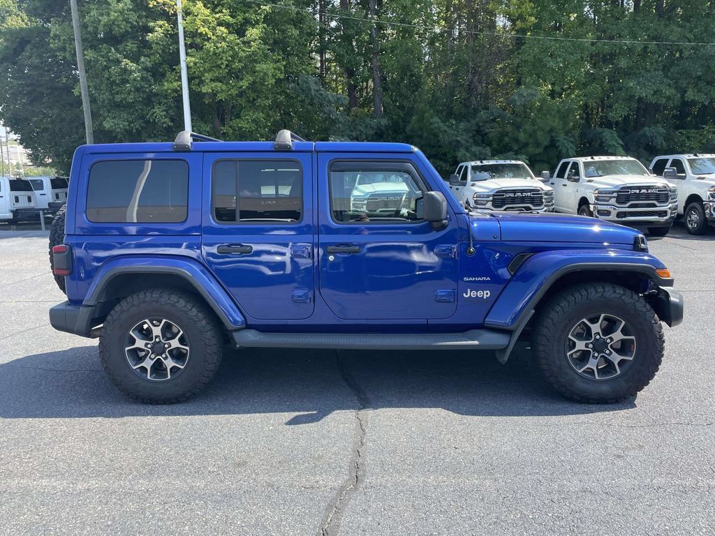 Used 2018 Jeep Wrangler Unlimited Sahara AWD/4WD image 9