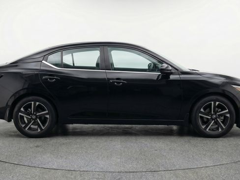 Used 2025 Nissan Sentra SV FWD image 11