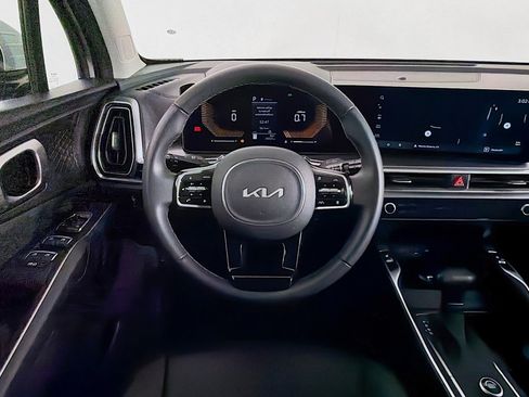 Used 2025 Kia Sorento S w/ Panoramic Sunroof Package FWD image 5