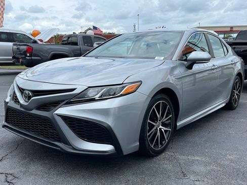 Used 2023 Toyota Camry SE FWD image 4