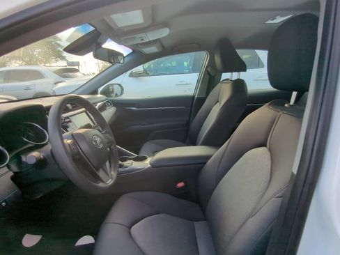 Used 2018 Toyota Camry LE FWD image 6