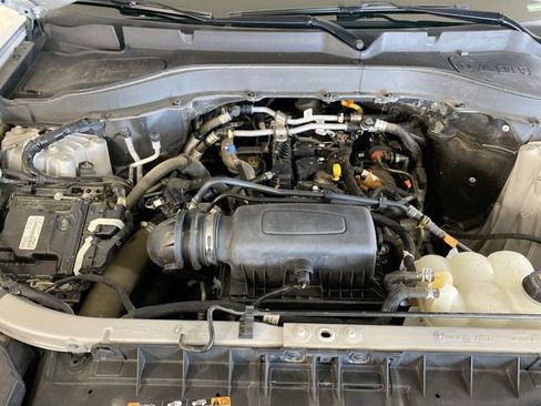 Used 2022 Ford Explorer XLT w/ Equipment Group 202A AWD/4WD image 16