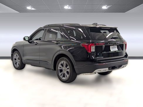 New 2026 Ford Explorer Active w/ Active Comfort Package image 2