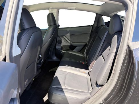 Used 2023 Tesla Model Y 2WD image 16