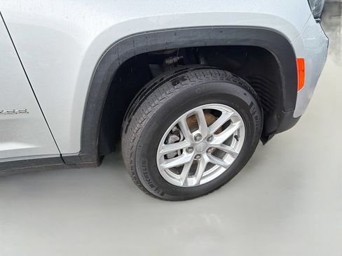 Used 2024 Jeep Grand Cherokee Laredo X w/ Luxury Tech Group I AWD/4WD image 9