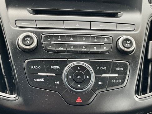 Used 2015 Ford Focus SE FWD image 19