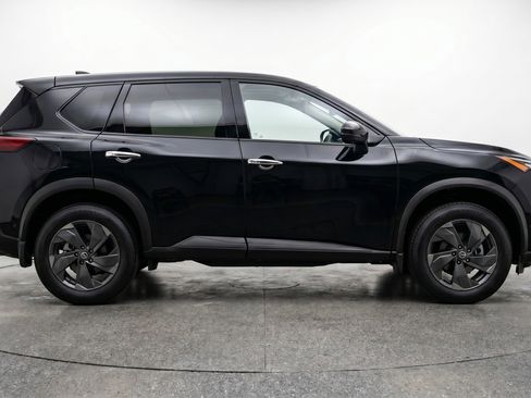 Used 2025 Nissan Rogue SV AWD/4WD image 11
