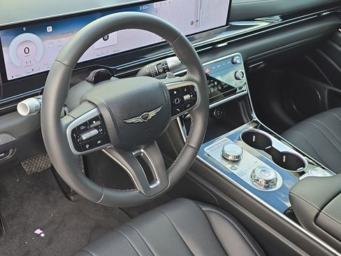 Used 2025 Genesis GV80 2.5T image 16