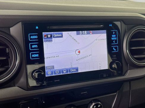 Used 2018 Toyota Tacoma TRD Sport AWD/4WD image 15