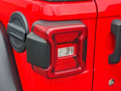 Used 2019 Jeep Wrangler Unlimited Rubicon AWD/4WD image 33