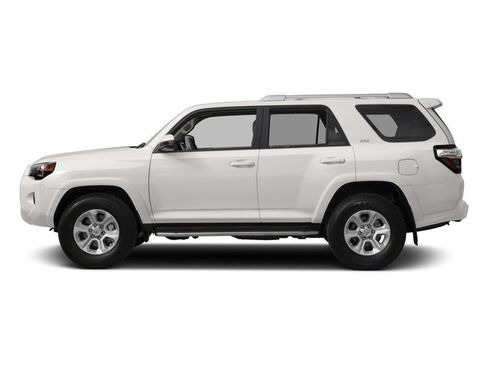 Used 2017 Toyota 4Runner SR5 AWD/4WD image 3