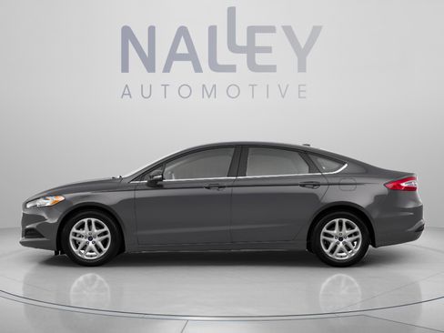 Used 2015 Ford Fusion SE FWD image 2