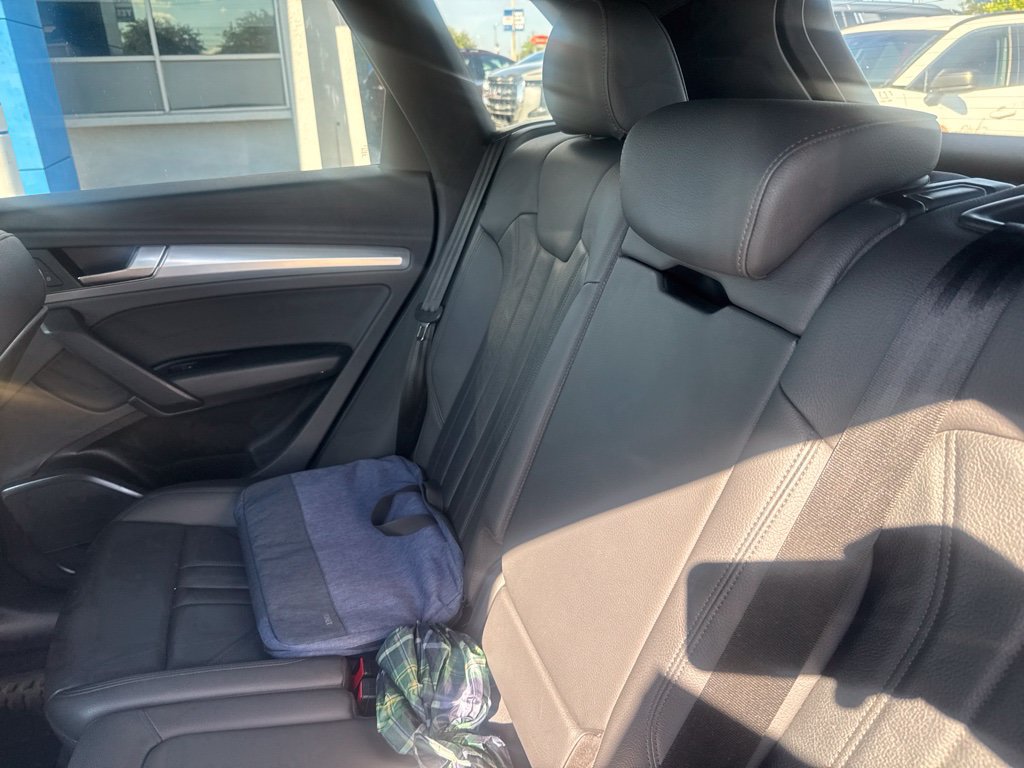 Used 2020 Audi Q5 2.0T Premium w/ Titanium Sport Package AWD/4WD image 9