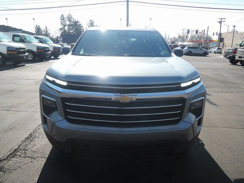 New 2026 Chevrolet Traverse LT image 3
