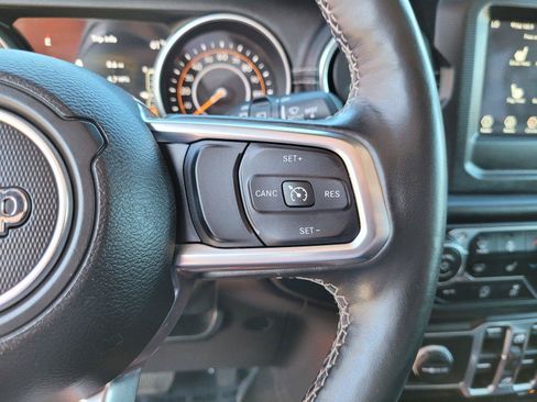 Used 2018 Jeep Wrangler Unlimited Sahara w/ Cold Weather Group AWD/4WD image 32