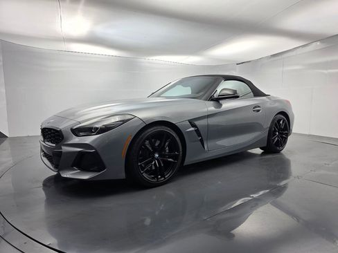 Used 2023 BMW Z4 sDrive30i w/ Shadowloine Package image 9