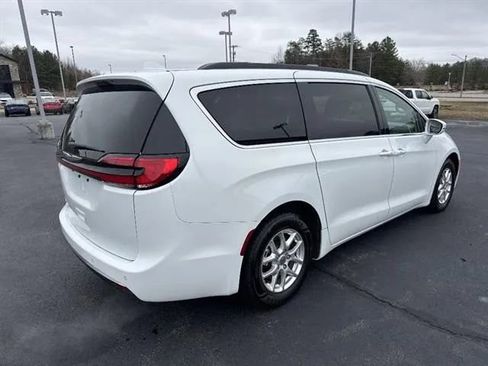 Used 2022 Chrysler Pacifica Touring-L FWD image 6
