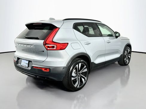 Used 2025 Volvo XC40 B5 Ultra AWD/4WD image 7