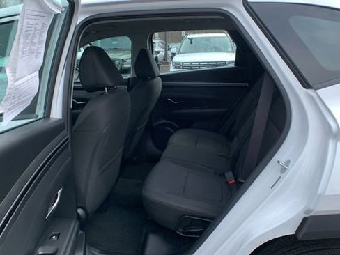 Used 2023 Hyundai Tucson SE AWD/4WD image 16