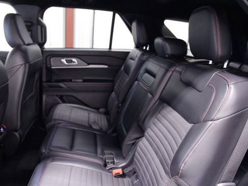 Used 2025 Ford Explorer ST-Line w/ ST-Line Street Pack image 17