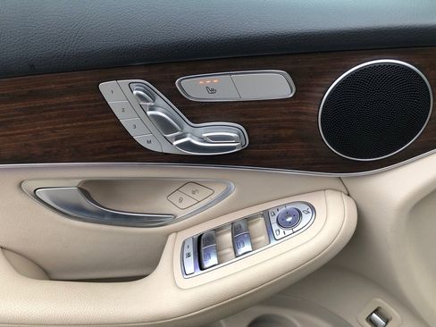 Used 2022 Mercedes-Benz GLC 300 4MATIC image 11