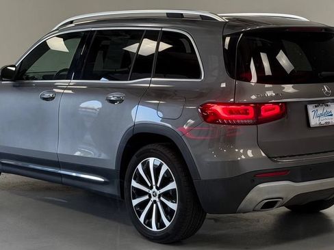 Used 2023 Mercedes-Benz GLB 250 4MATIC w/ Premium Package image 4