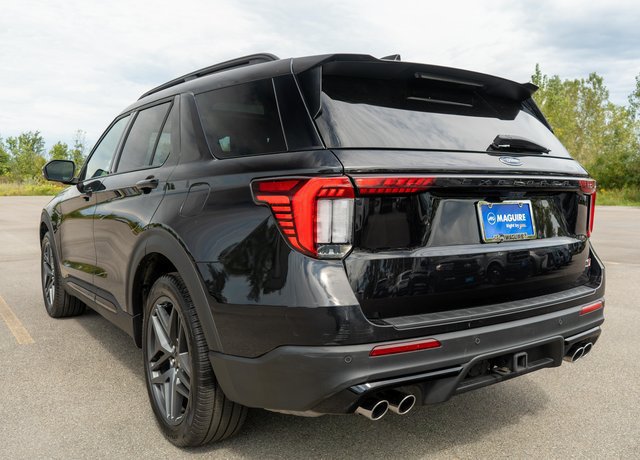 Certified 2025 Ford Explorer ST AWD/4WD image 8