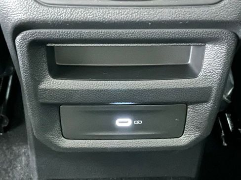 New 2025 Volkswagen Taos SE image 22