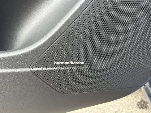 New 2025 Kia Niro SX Touring image 13