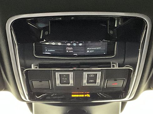 Used 2019 Land Rover Range Rover Sport HSE Dynamic image 13