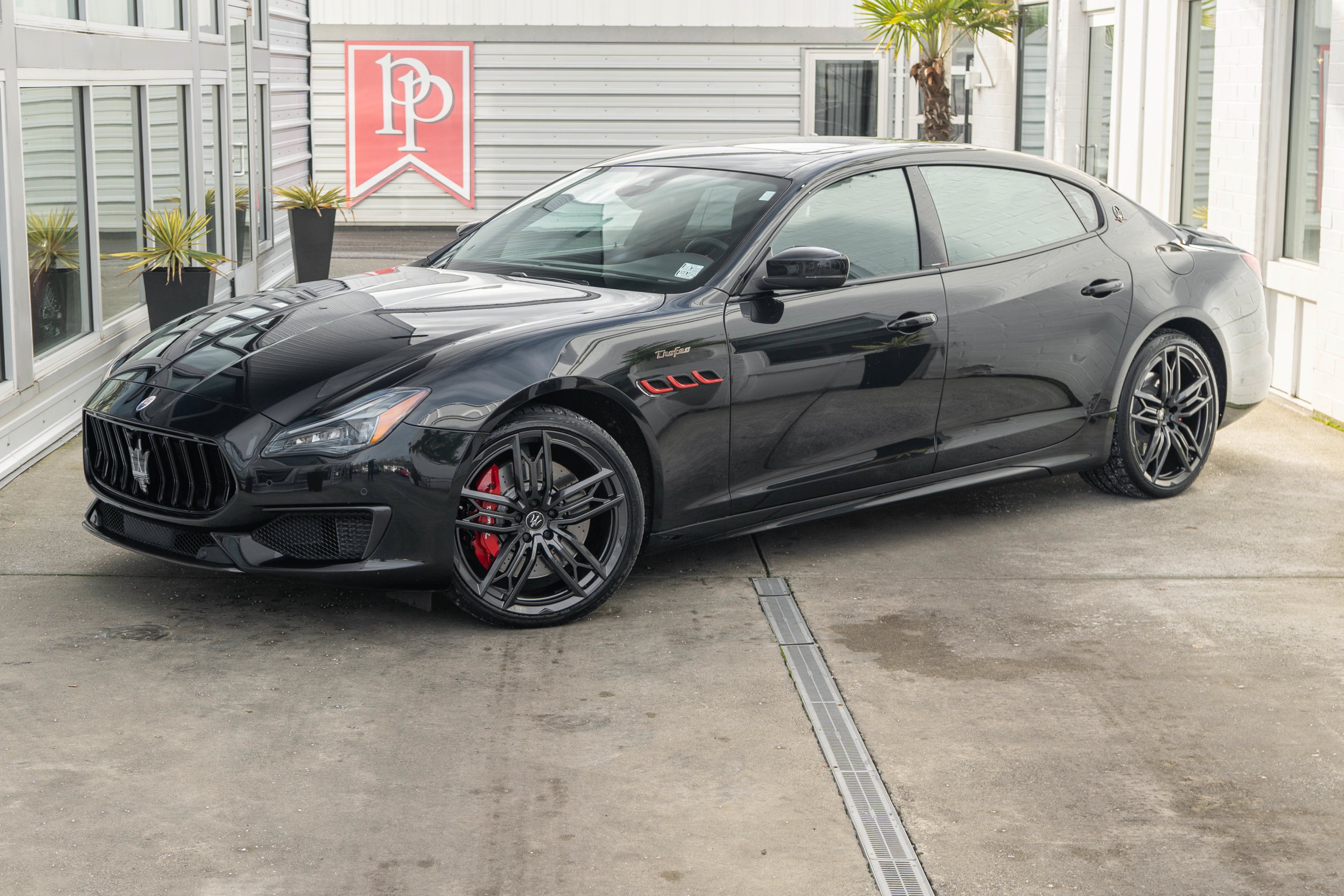 Used 2021 Maserati Quattroporte Trofeo RWD image 2