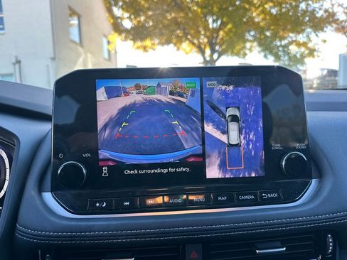 Used 2023 Nissan Rogue Platinum w/ Platinum Premium Package image 39