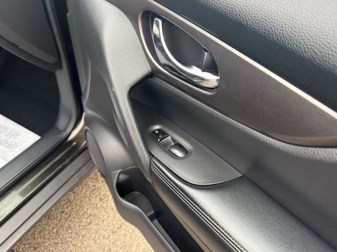 Used 2016 Nissan Rogue SV FWD image 27