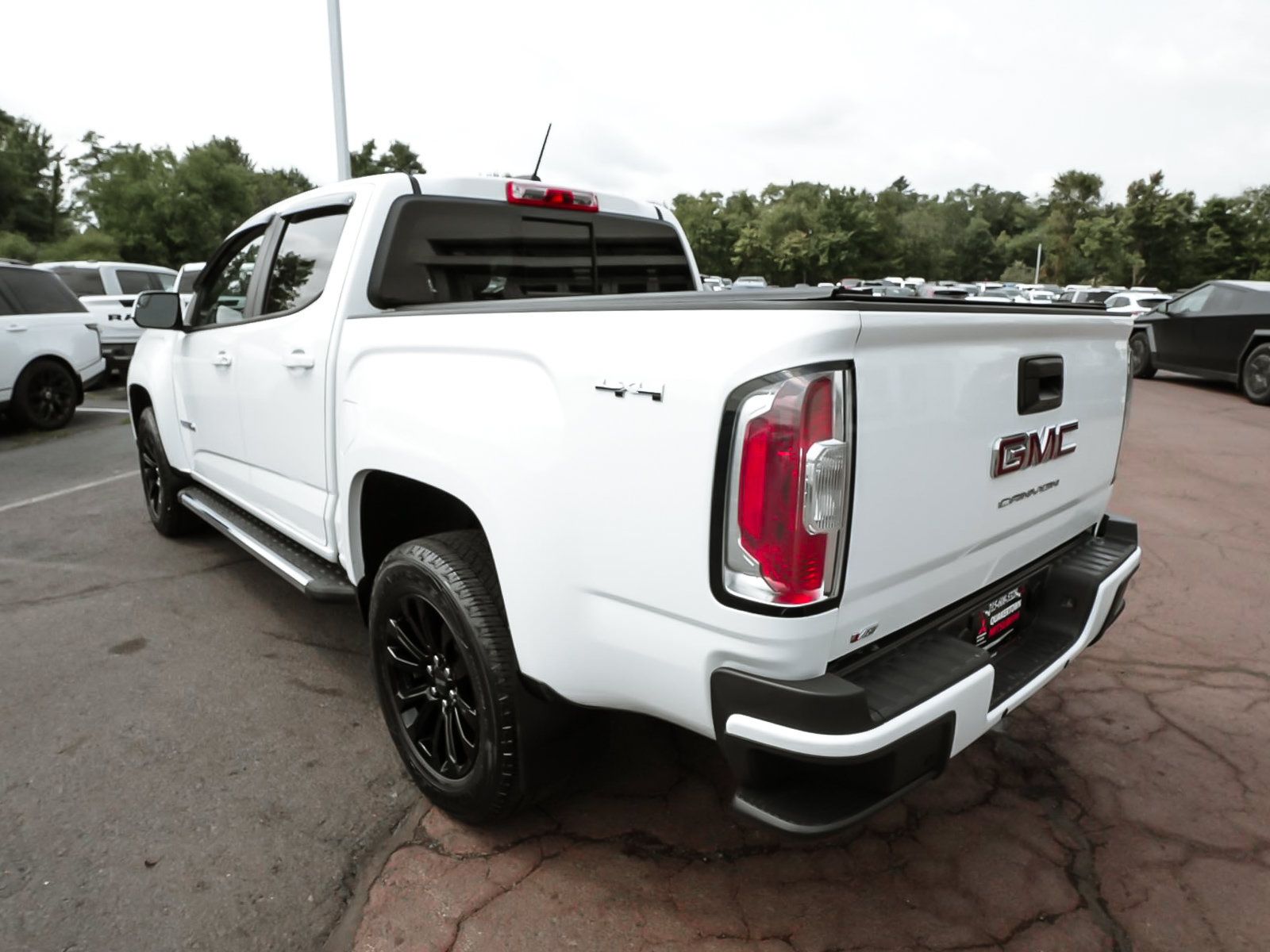 Used 2022 GMC Canyon Elevation w/ Elevation Premium Package AWD/4WD image 4