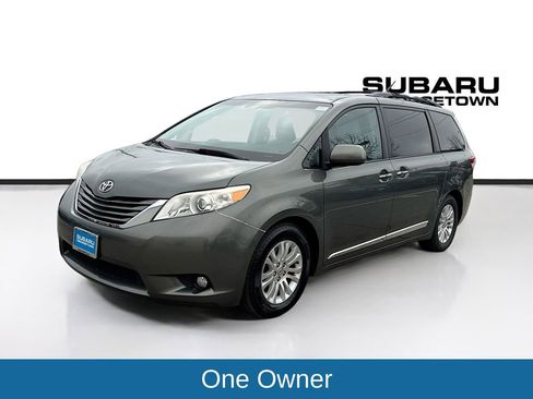 Used 2014 Toyota Sienna XLE image 3