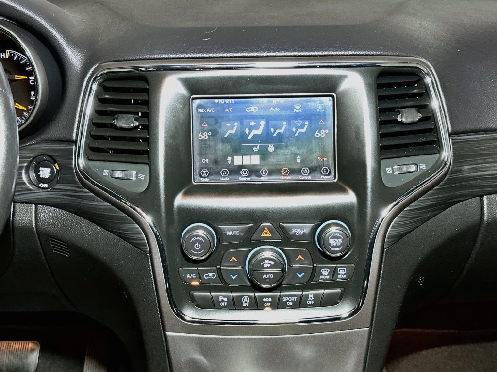 Used 2019 Jeep Grand Cherokee Laredo AWD/4WD image 14