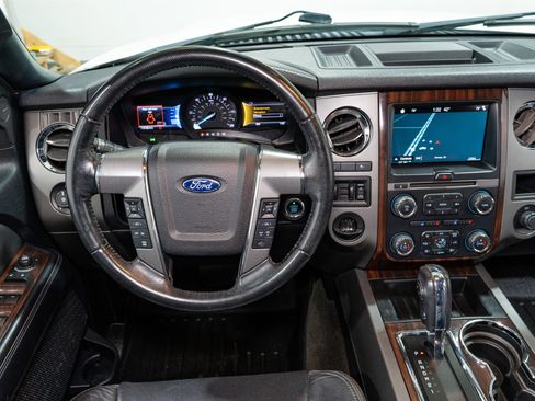 Used 2017 Ford Expedition Platinum image 12