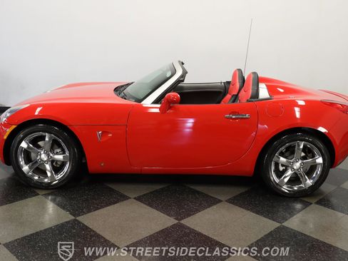 Used 2007 Pontiac Solstice Convertible w/ Preferred Package image 2