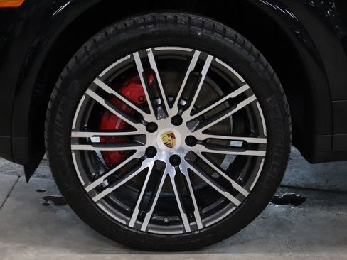 Used 2017 Porsche Cayenne Turbo image 38