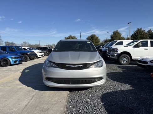 New 2026 Chrysler Voyager LX image 2