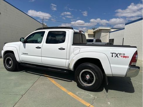 Used 2011 Toyota Tacoma 4x4 Double Cab w/ TRD Off-Road Pkg w/JBL Audio image 15