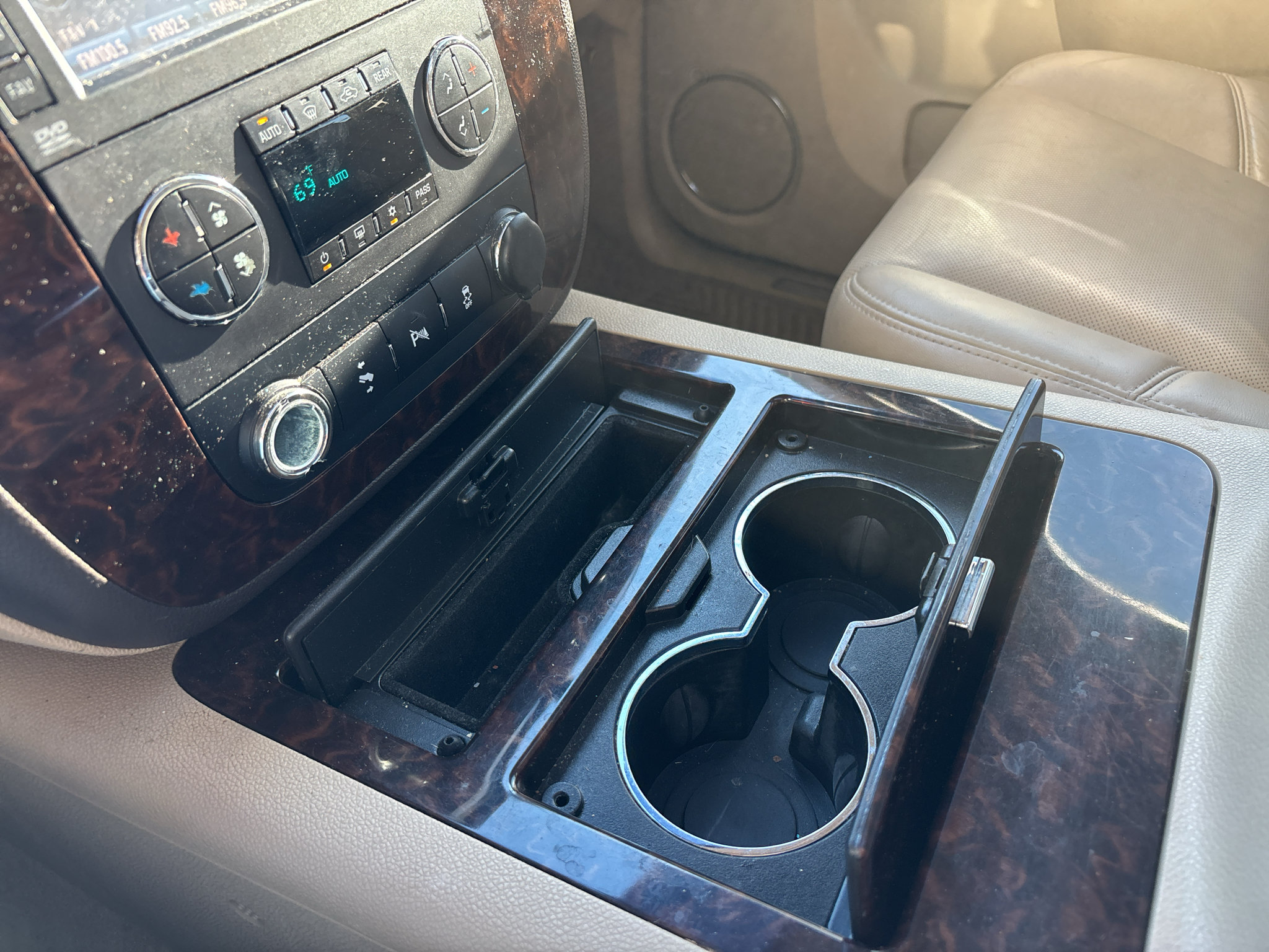 Used 2013 GMC Yukon XL Denali RWD image 24
