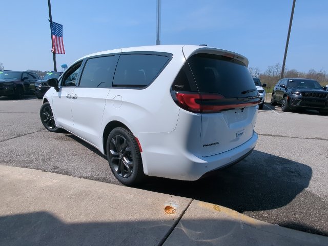 New 2026 Chrysler Pacifica Select FWD image 27