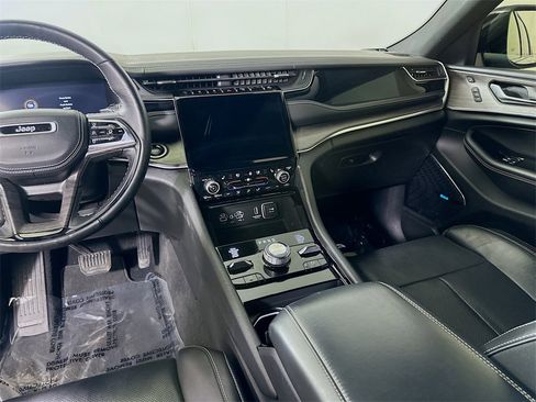 Used 2022 Jeep Grand Cherokee Overland w/ Adv Protech Group III image 19