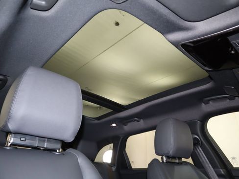 Certified 2026 Land Rover Range Rover Velar Dynamic SE image 19