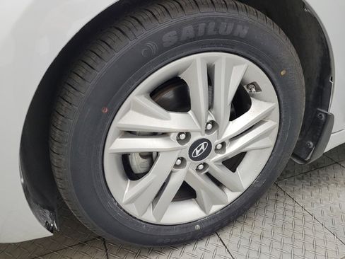 Used 2019 Hyundai Elantra SEL image 31